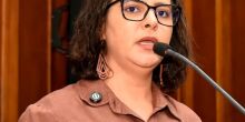 Deputada questiona repressão e se solidariza com parlamentar indígena