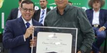 Pedro Pepa homenageia o empresário Osmar Caires