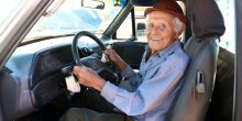 Aos 102 anos, 'seo' Ranulfo renova CNH