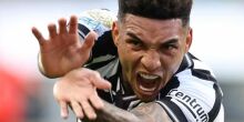 Botafogo faz a lição de casa em estreia mundial