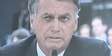 Bolsonaro passa a usar tornozeleira