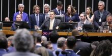 'Taxa das blusinhas' e jornada entram na pauta de deputados