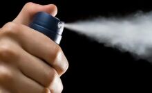 Mulher pode usar spray de pimenta contra agressor
