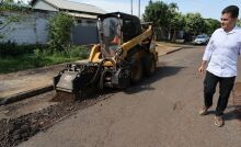 Prefeitura avança com recuperação de asfalto deteriorado no Jardim Maringá