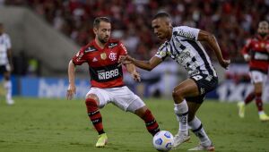 Santos e Flamengo duelam pelo Brasileiro