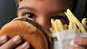 Alimentos ultraprocessados podem contribuir para perda cognitiva