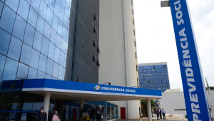 Aposentados e pensionistas recebem antecipado
