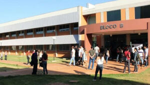 UFGD paga R$ 13 mil em 27 vagas de professor