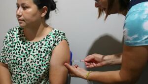 Prefeitura leva vacina em ações do Desenvolve