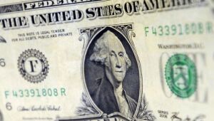 Dólar tem a quinta alta consecutiva