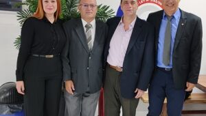 Embaixador paraguaio no Brasil visita a UCP e defende hospital 