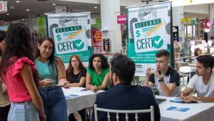 Acadêmicos ajudam contribuintes com ação 'Declare Certo'