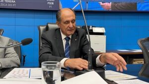 Zé Teixeira reivindica saneamento e saúde animal para Jardim