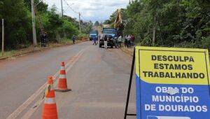 Prefeitura recupera trecho que começa a desmoronar