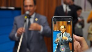 Deputado Zé Teixeira solicita obras para hospital e ruas