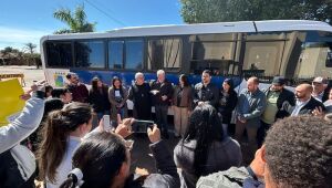 Geraldo entrega micro-ônibus para Assistência Social