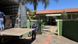 Estado começa a entregar material escolar