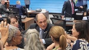 Zé Teixeira quer rigor na punição e suporte a vítimas de feminicídio