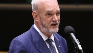 Geraldo Resende assina pedido de CPI para investigar Banco Master