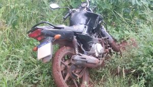 Dois são presos após furto de moto em bairro