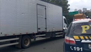 Caminhão com mais de 200 multas é retido pela PRF