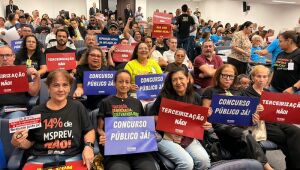 Fetems e sindicatos protestam contra reajuste abaixo da inflação 