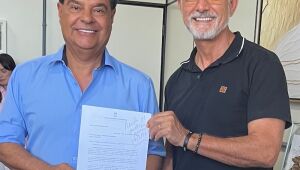 Nelsinho recebe pedido de veículo para atender AAGD