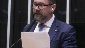 Pollon propõe extensão de porte de arma a guardas municipais