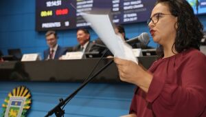 Governo tem que parar de prometer o que não vai cumprir, diz deputada