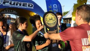 Vencedores das modalidades esportivas são premiados