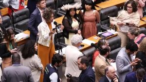 Deputados derrubam outro veto de Lula
