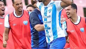 Ivinhema vence em Uberlândia e lidera grupo