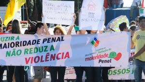 Deputados voltam a discutir redução da maioridade penal