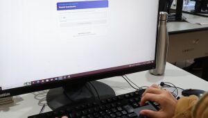 Contribuinte 'aprende' a usar pagamentos online