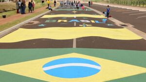 Alunos pintam rua e renovam crença no hexa