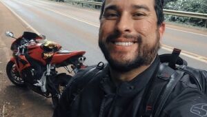 Farmacêutico bate moto em carro e morre no centro de Dourados