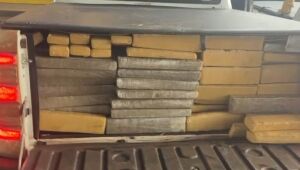 PRF encontra maconha em caminhonete abandonada 