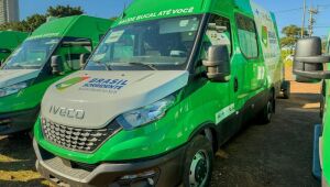 Geraldo Resende entrega 15 micro-ônibus do SUS