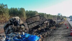 Choque de veículos tem explosão e 4 mortes