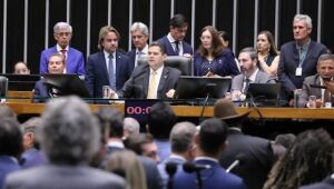 'Taxa das blusinhas' e jornada entram na pauta de deputados