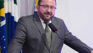 Laudir pede revitalização de praça
