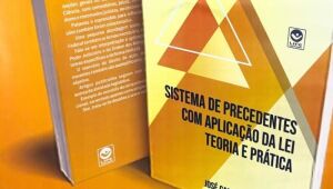 Sicredi promove livro de Manhabusco 