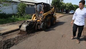 Prefeitura avança com recuperação de asfalto deteriorado no Jardim Maringá