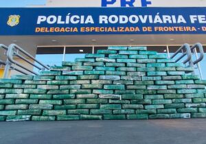 PRF intercepta carreta com 320 quilos de cocaína 