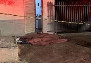 Tiroteio no meio da rua mata duas pessoas