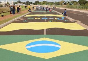 Alunos pintam rua e renovam crença no hexa