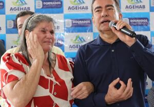 Moradores recebem escritura e ganham energia