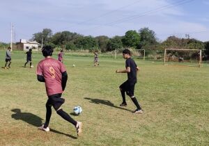 Prefetura cria escolinhas de futebol suiço e handebol nas aldeias