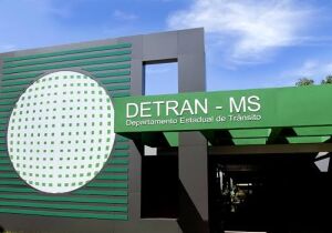 Detran instala totem e atendimento em Libras