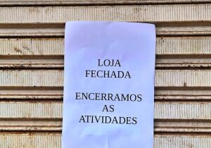 Dívidas acumuladas e comércio online fecham Casas Bahia